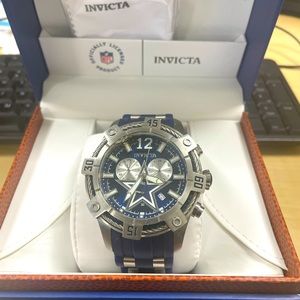 Slightly used Invicta Mens Dallas Cowboy mens watch. 52mm
